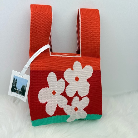 NWT Red Flower Compact Stylish Essentials Handheld Bag - Picture 4 of 6